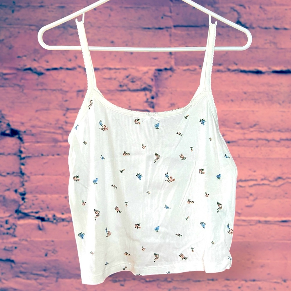 Levi’s floral print cropped cami. Size medium. NWT